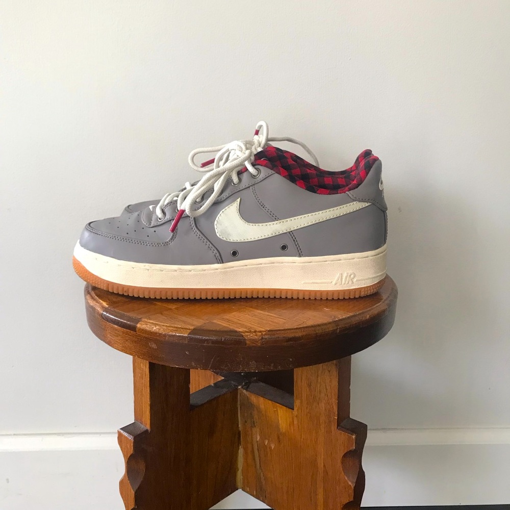 Size 7 Nike AF1 low with flannel lining.